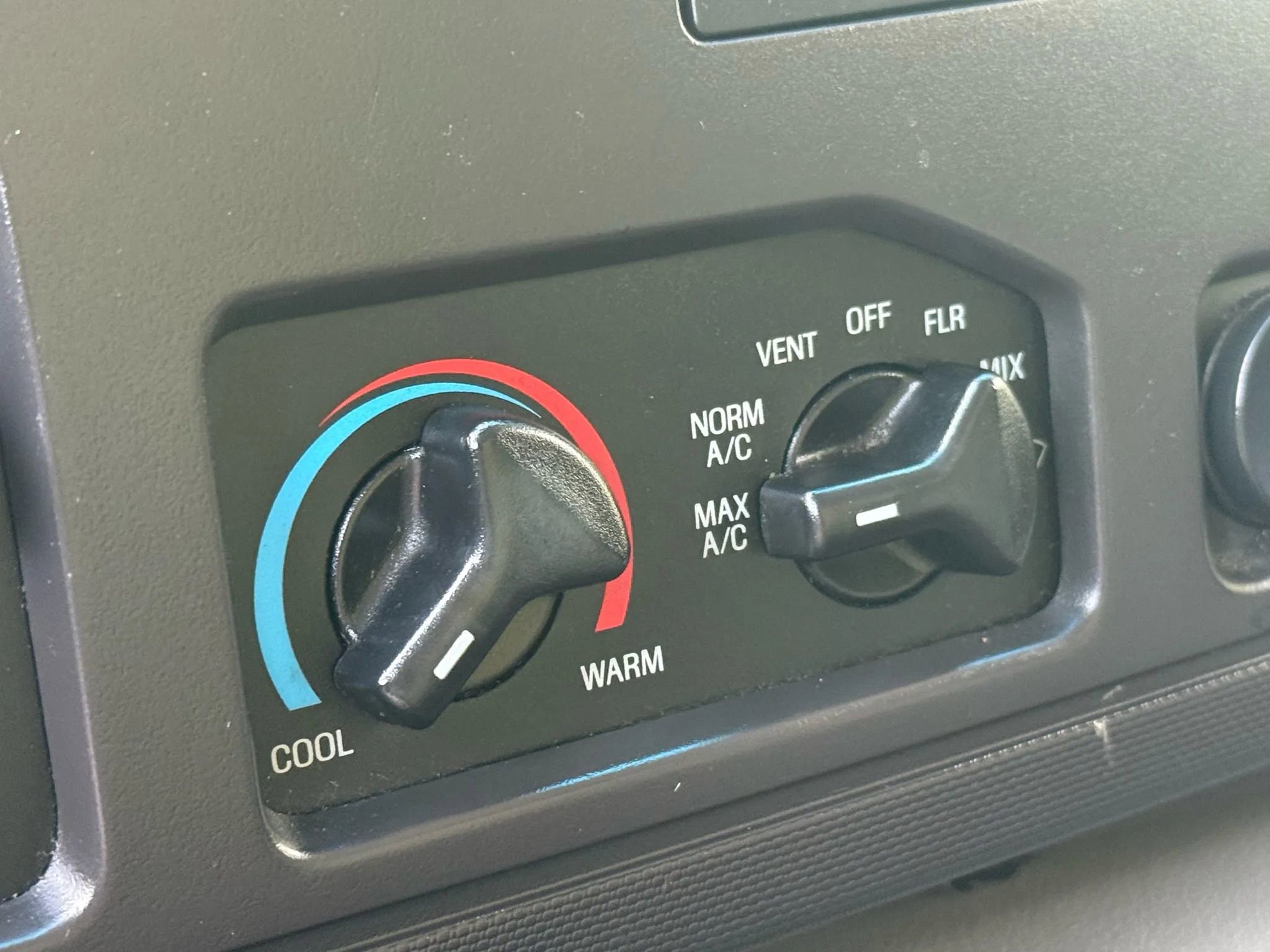 Used 2015 Ford E-350 and Econoline 350 Super Duty image 18