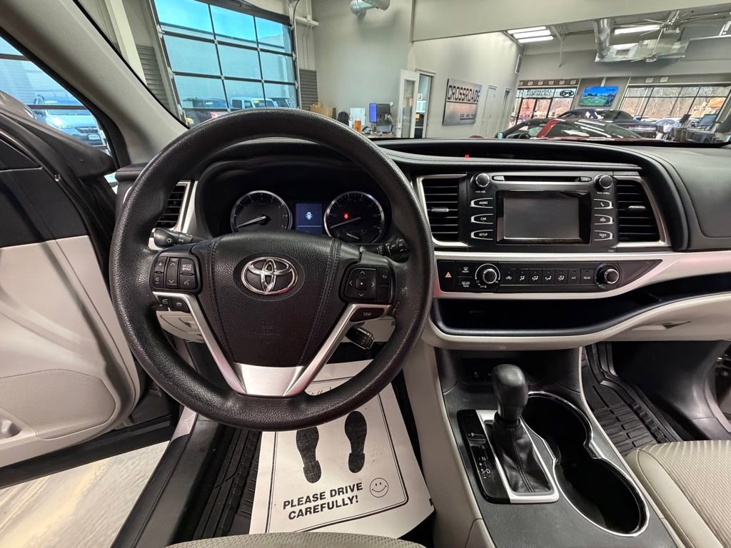 Used 2015 Toyota Highlander LE image 11