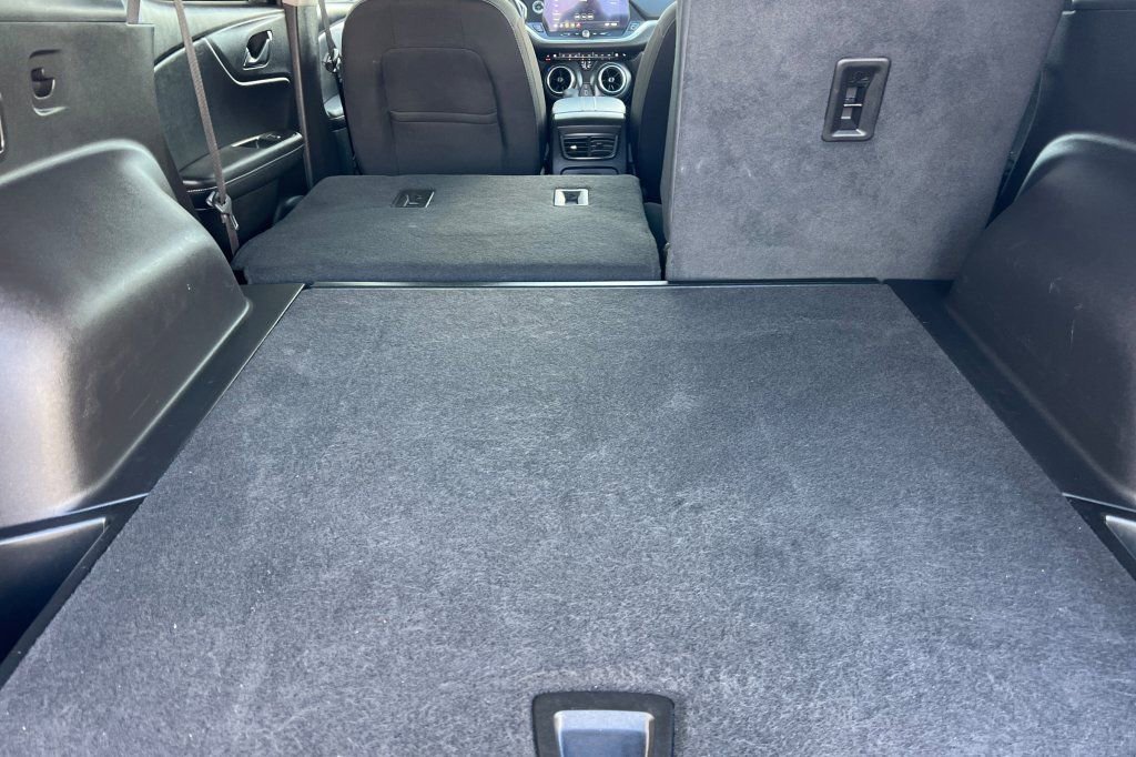 Used 2025 Chevrolet Blazer LT image 12