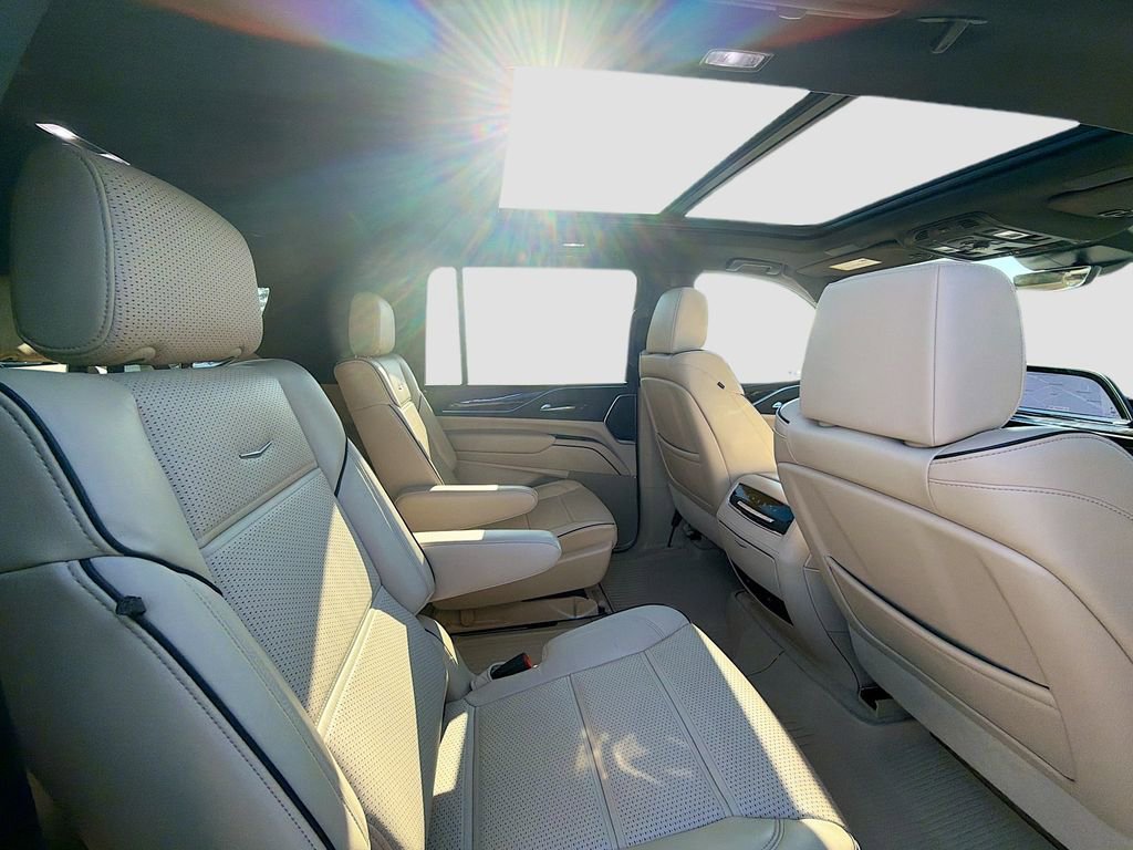 Used 2022 Cadillac Escalade ESV Premium Luxury image 30