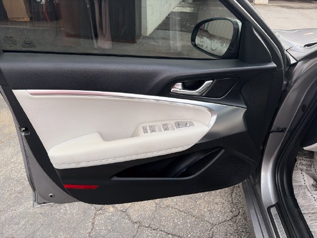 Used 2025 Genesis G70 2.5T RWD image 10