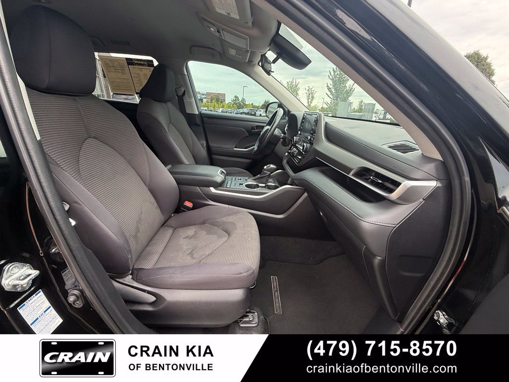 Used 2022 Toyota Highlander LE AWD/4WD image 34