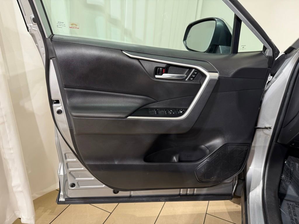 Used 2021 Toyota RAV4 XLE Premium AWD/4WD image 15