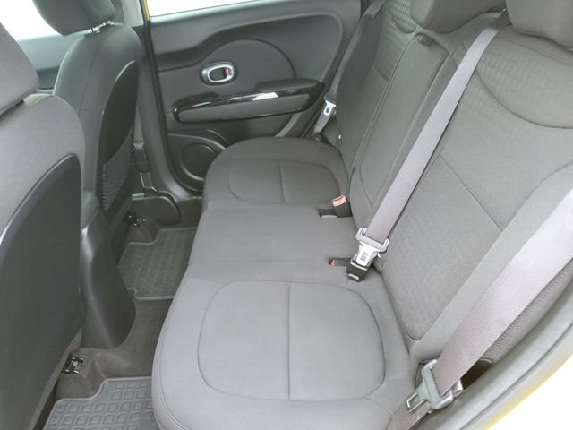 Used 2015 Kia Soul ! FWD image 12