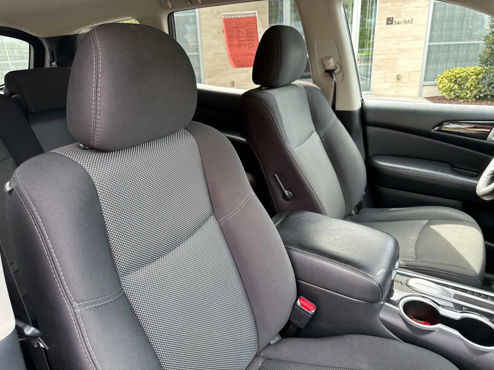 Used 2020 Nissan Pathfinder SV image 15