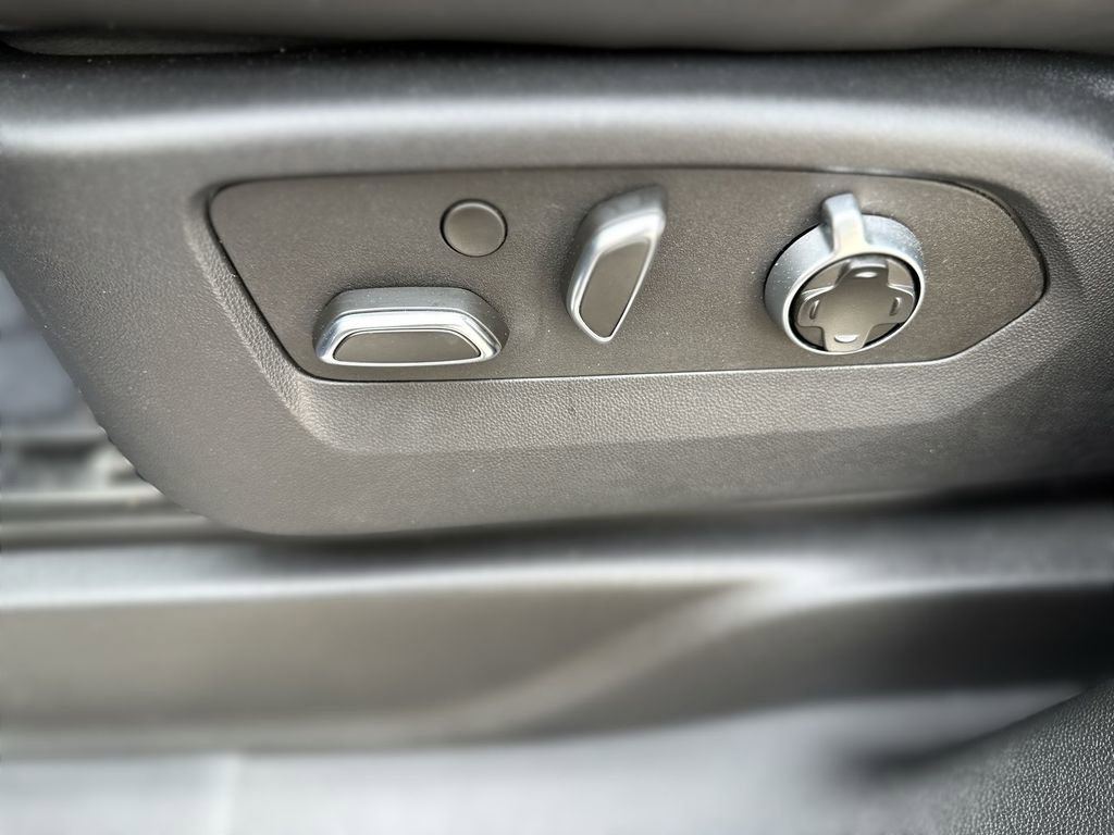 Used 2025 Cadillac Escalade Premium Luxury Platinum image 14