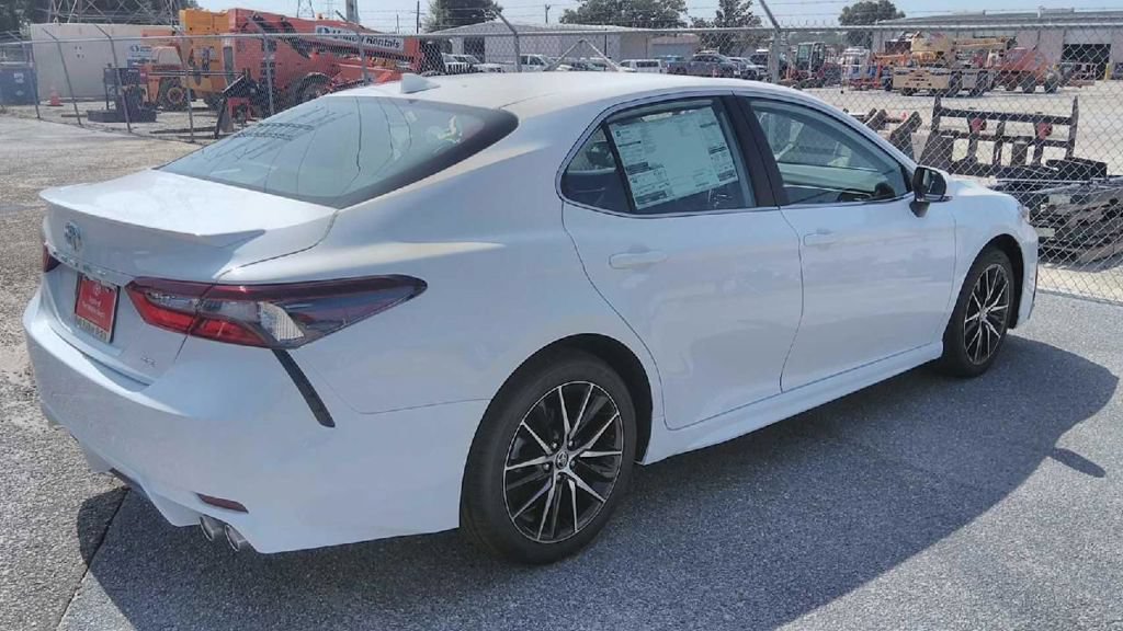 Used 2024 Toyota Camry SE FWD image 8