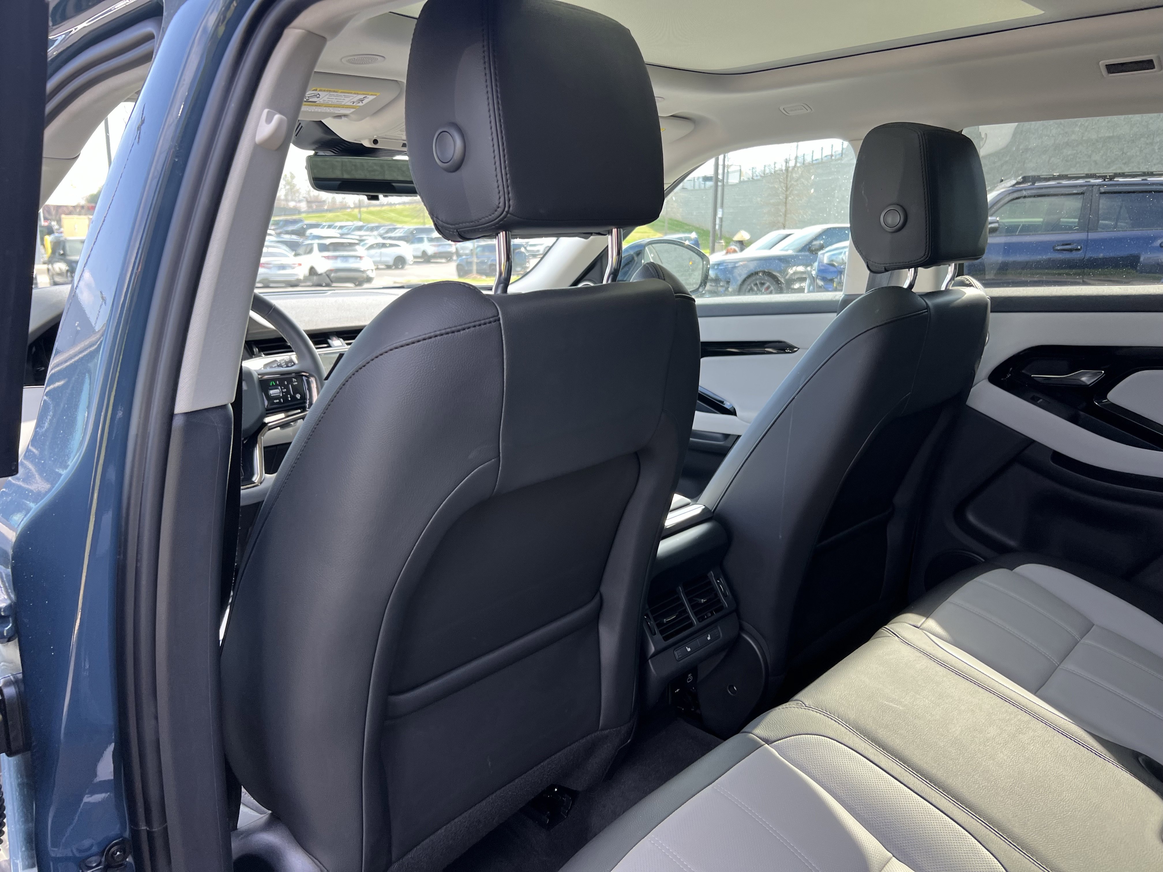 Used 2025 Land Rover Range Rover Evoque Dynamic SE image 31