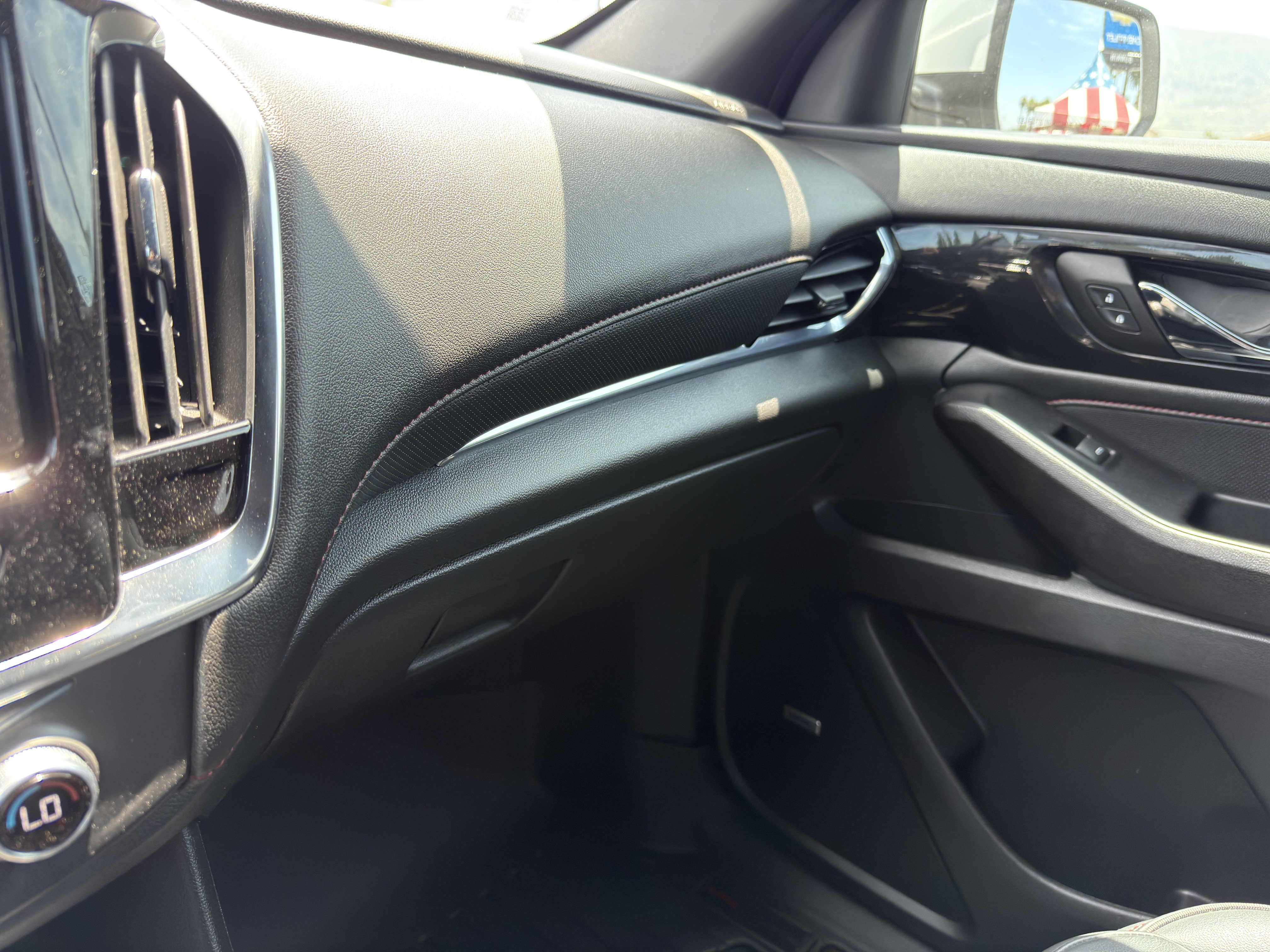 Used 2023 Chevrolet Traverse RS AWD/4WD image 43