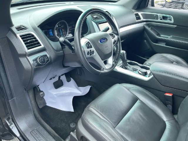 Used 2015 Ford Explorer XLT w/ Equipment Group 202A AWD/4WD image 10