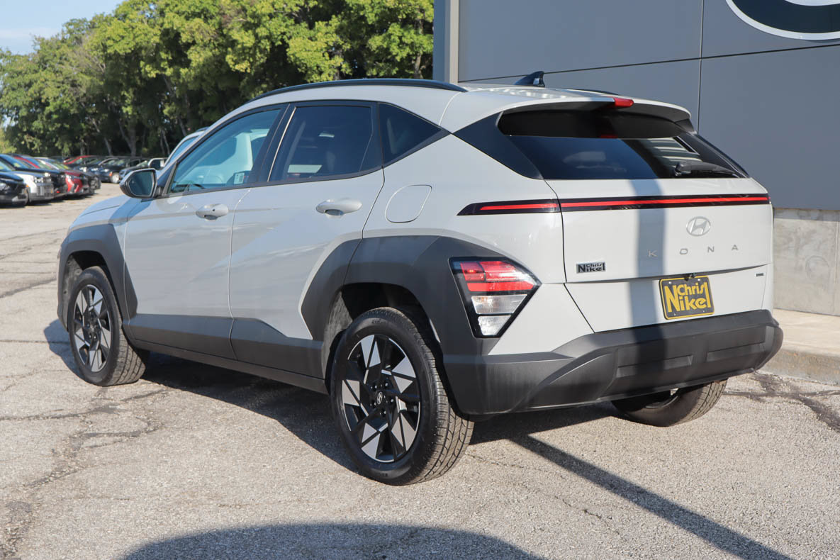 Used 2024 Hyundai Kona SEL AWD/4WD image 6