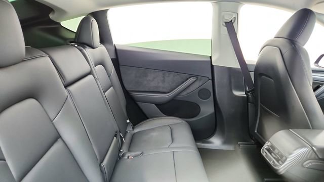 Used 2025 Tesla Model Y Performance image 24