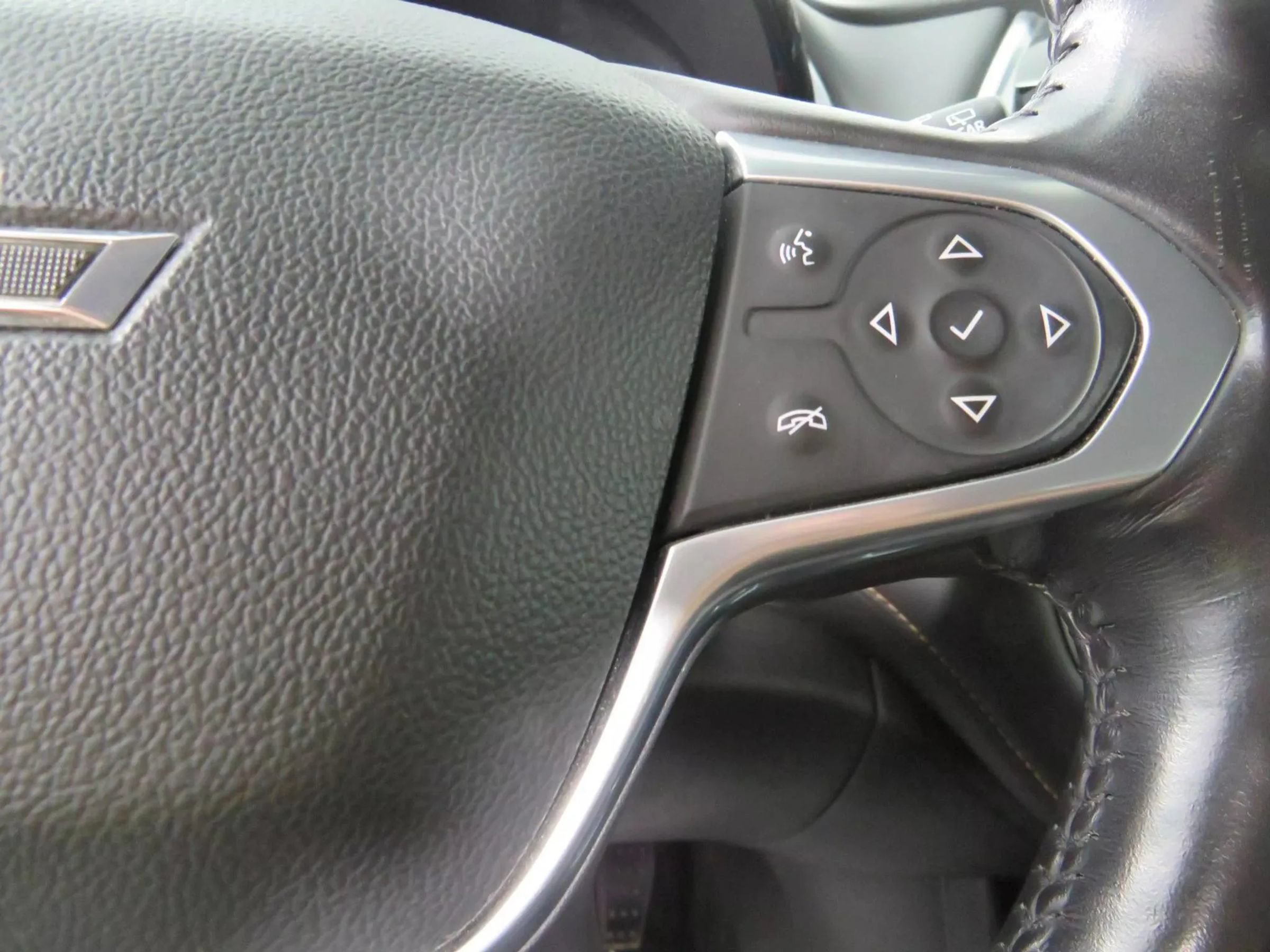Used 2021 Chevrolet Traverse RS FWD image 17
