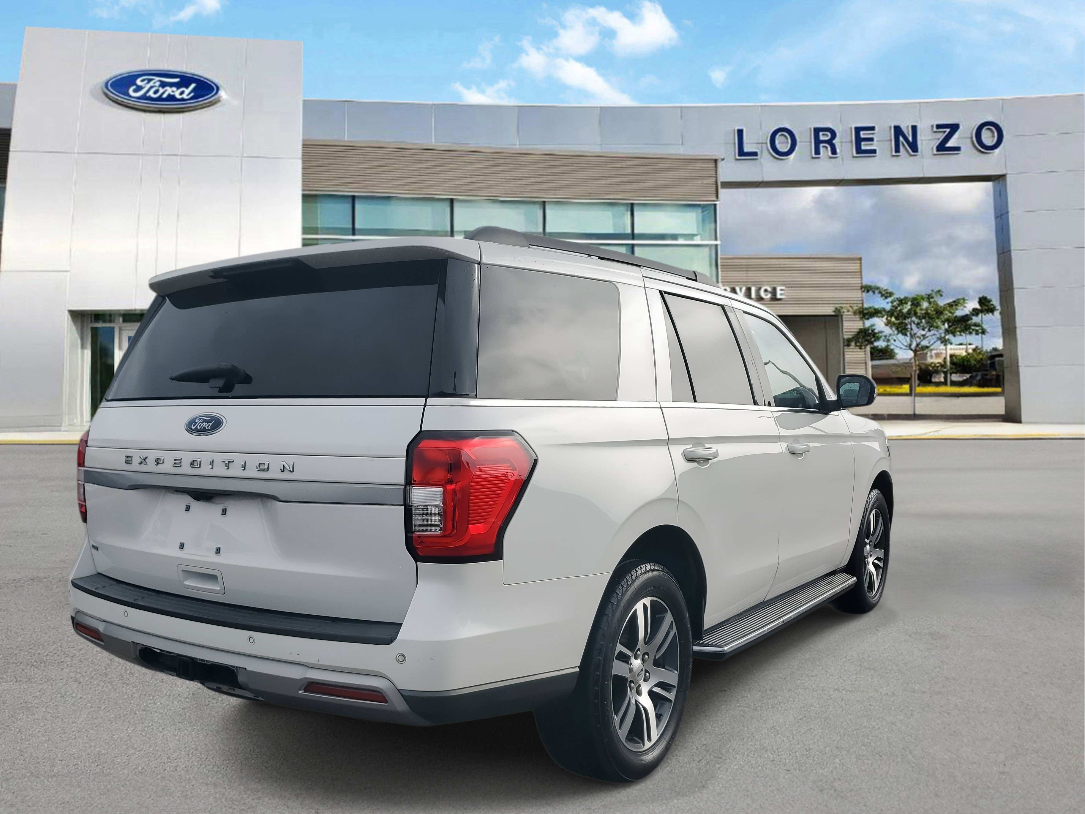 Used 2022 Ford Expedition XLT image 5