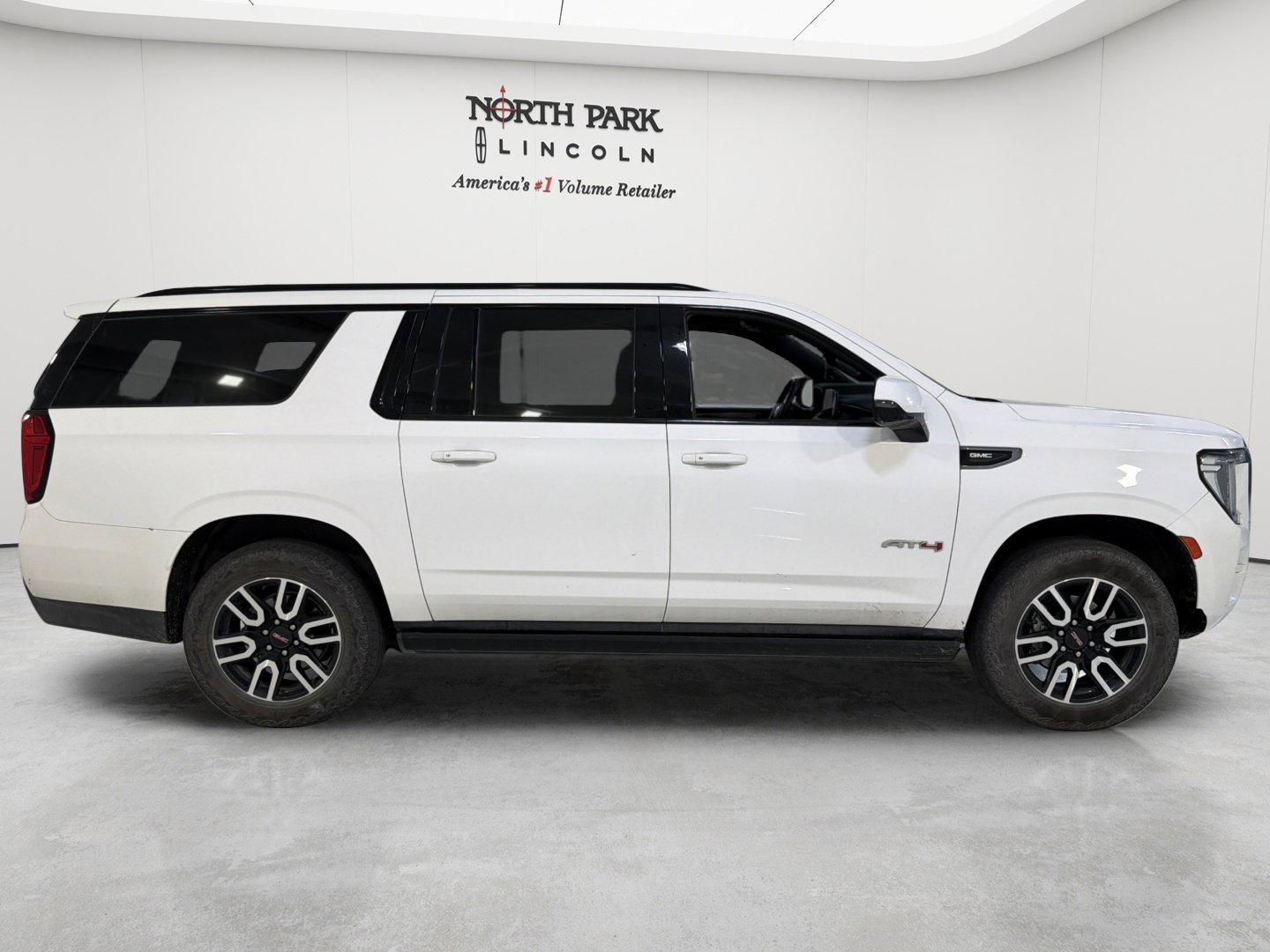 Used 2023 GMC Yukon XL AT4 AWD/4WD image 6