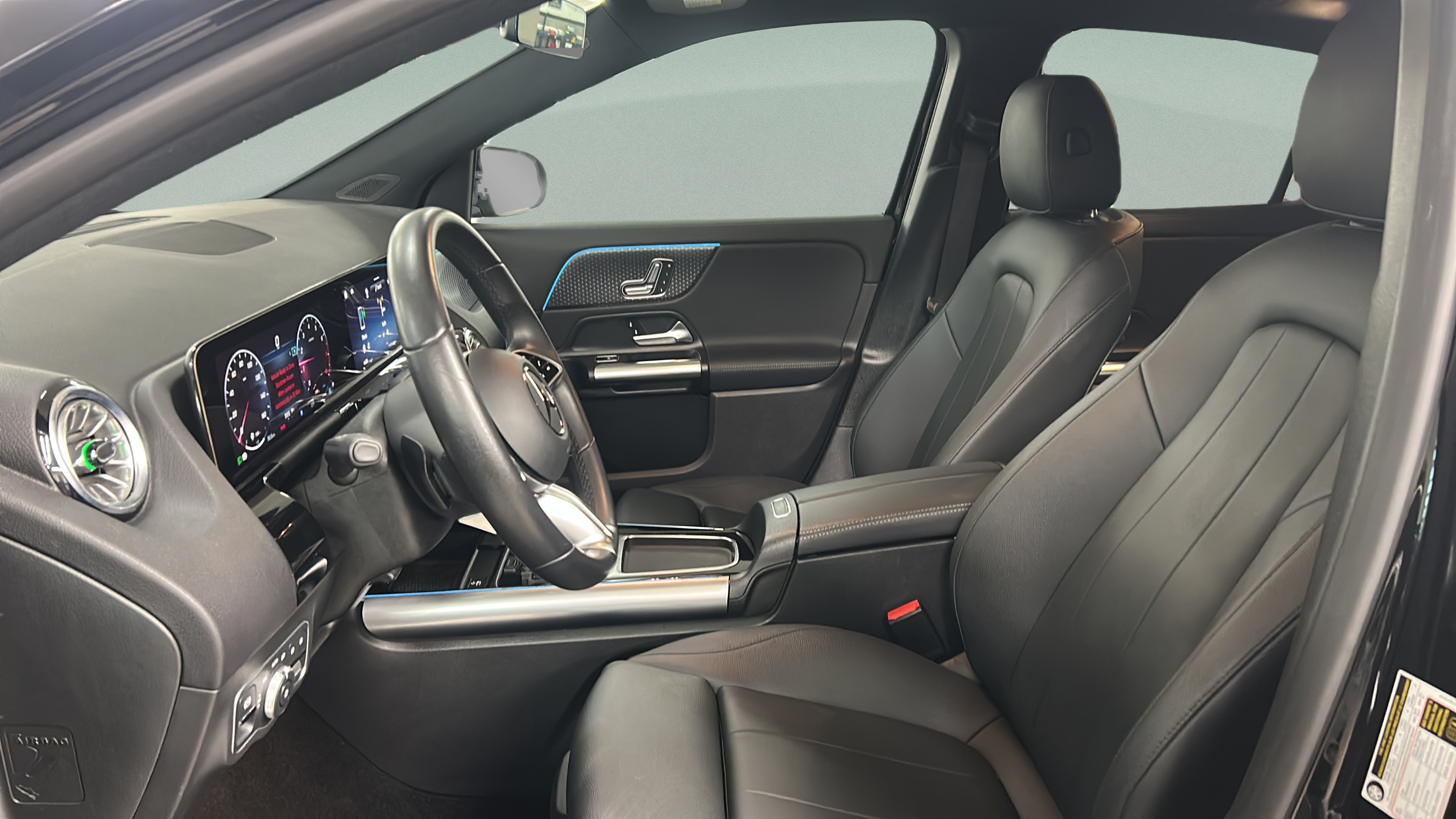 Used 2025 Mercedes-Benz GLA 250 image 9