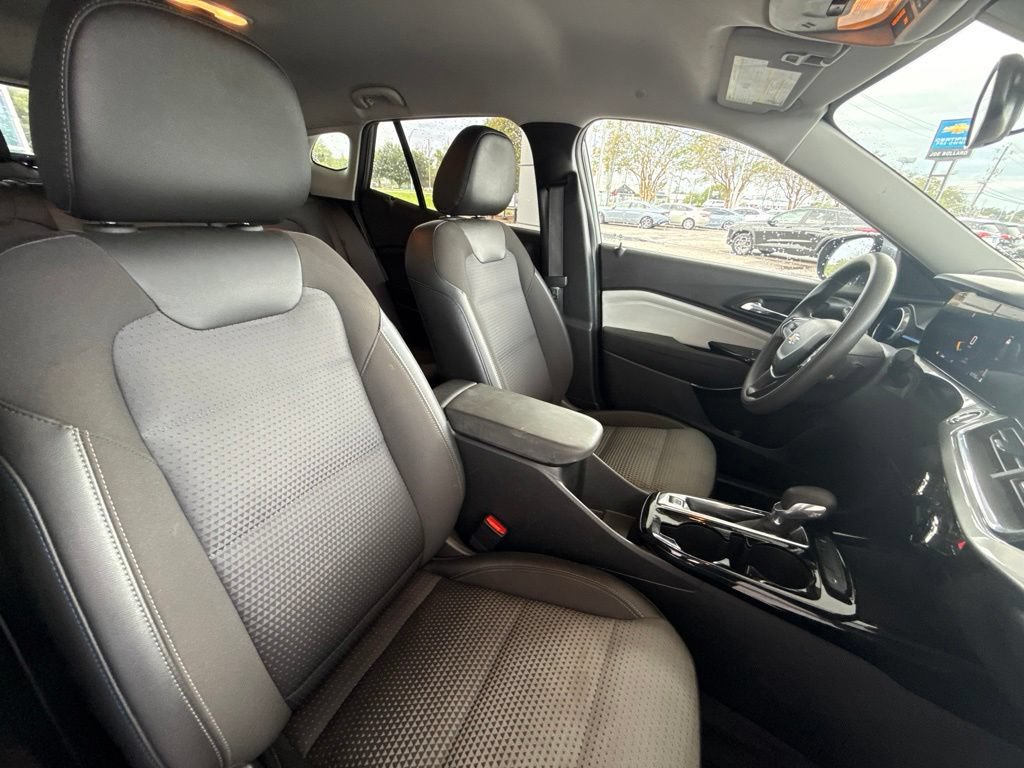 Used 2024 Chevrolet Trax LT FWD image 27