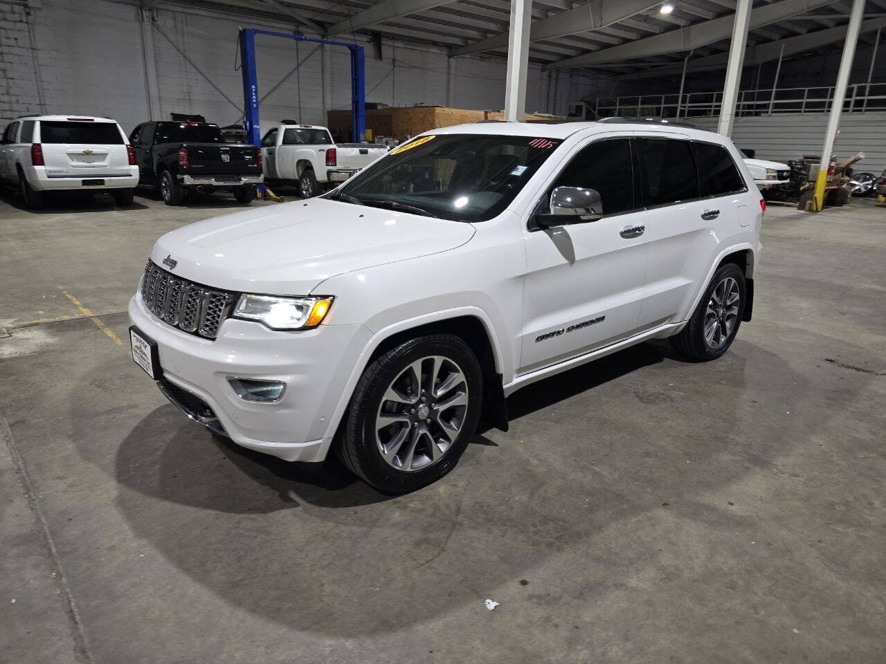 Used 2018 Jeep Grand Cherokee Overland AWD/4WD image 1