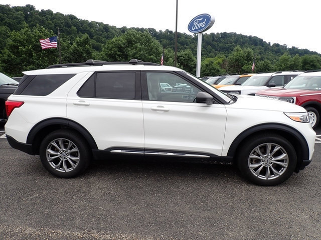 Used 2023 Ford Explorer XLT w/ Equipment Group 202A AWD/4WD image 10