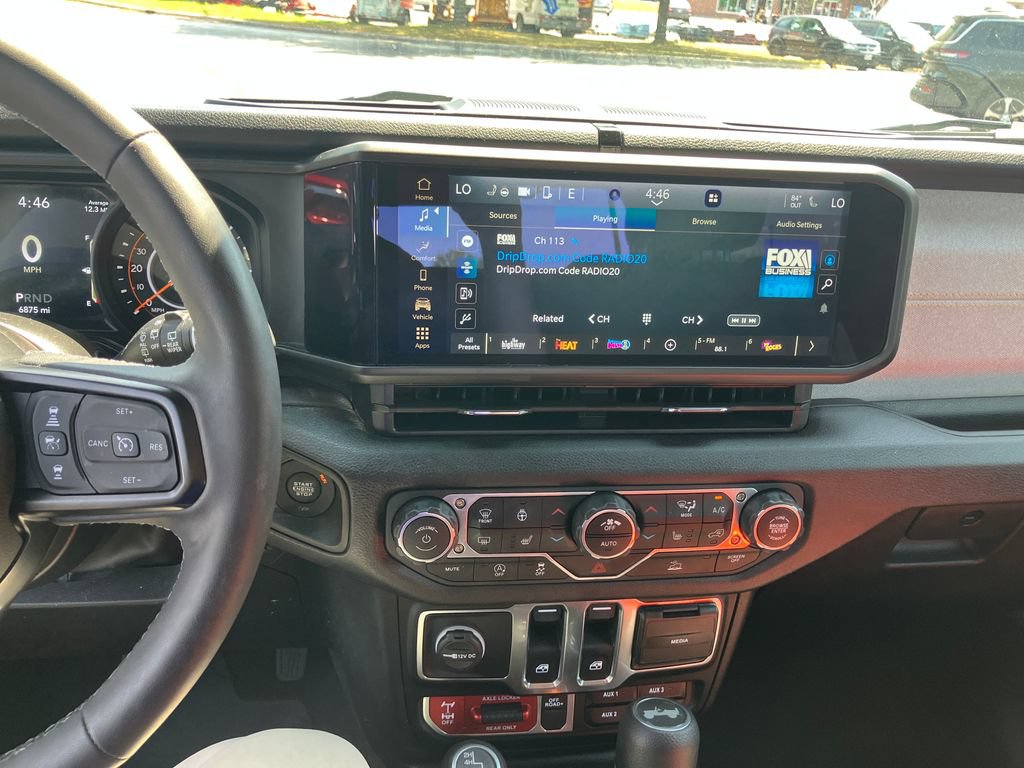 Used 2025 Jeep Wrangler Sport AWD/4WD image 19