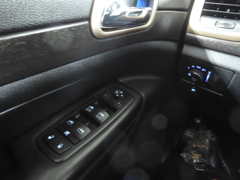 Used 2016 Jeep Grand Cherokee Laredo w/ Quick Order Package 23E AWD/4WD image 16