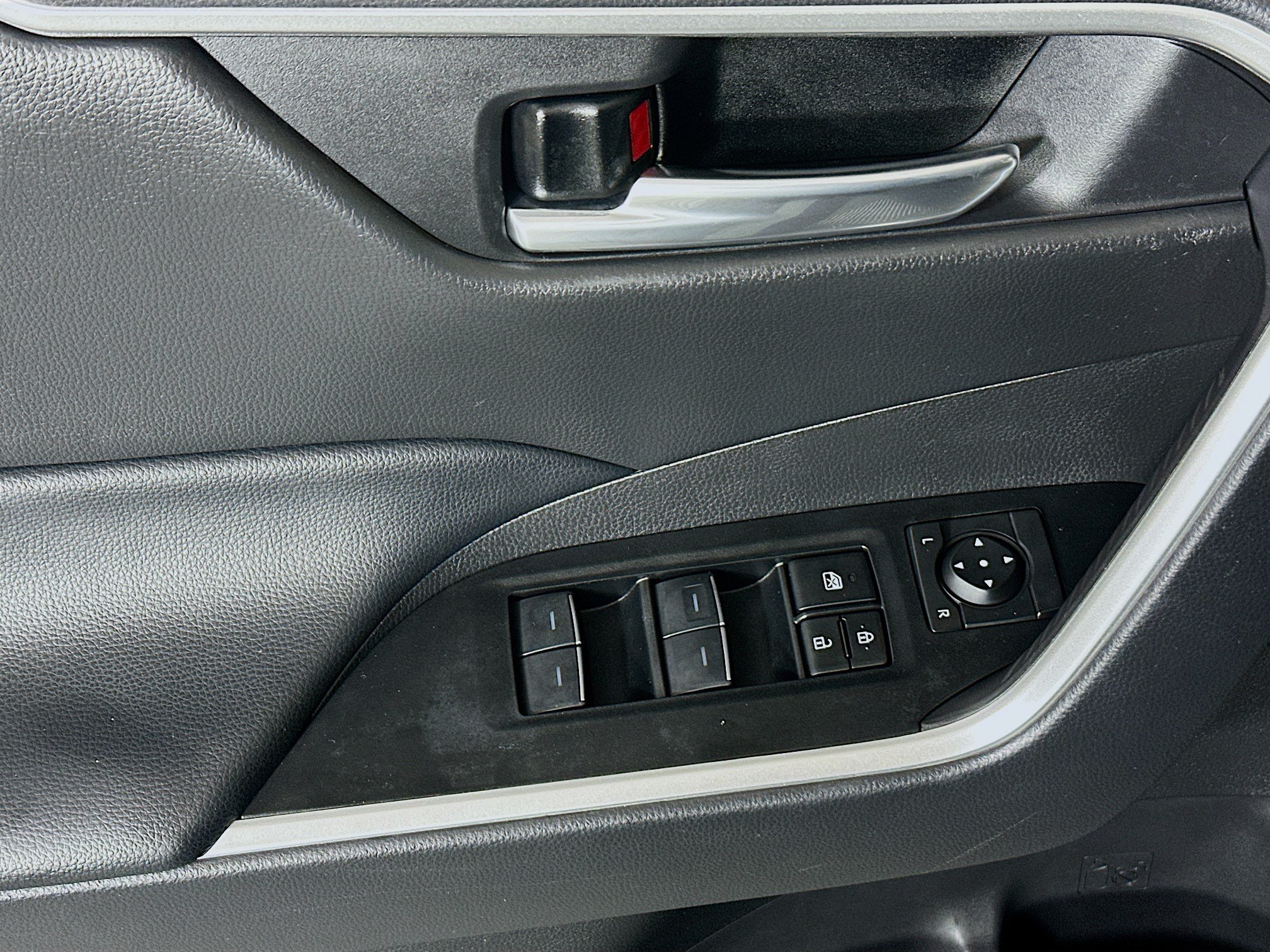Used 2024 Toyota RAV4 XLE FWD image 14