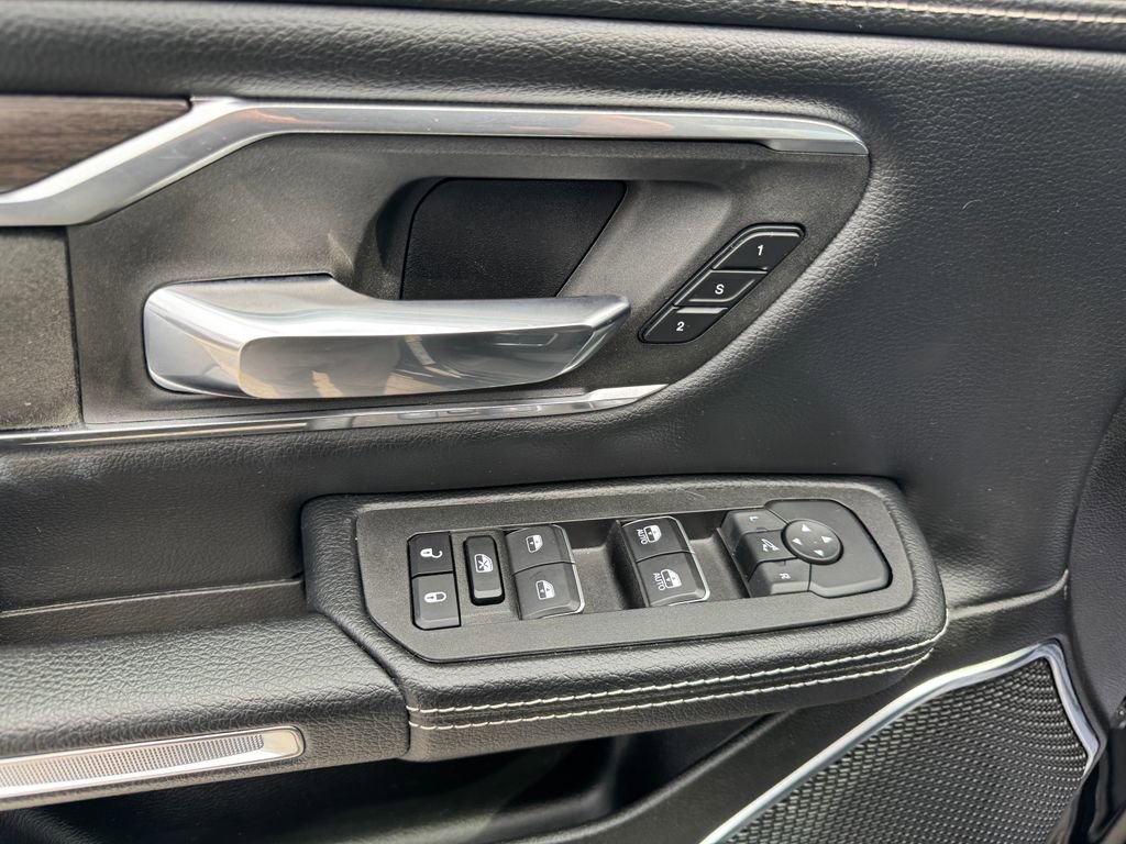 Used 2025 RAM 1500 Laramie image 17