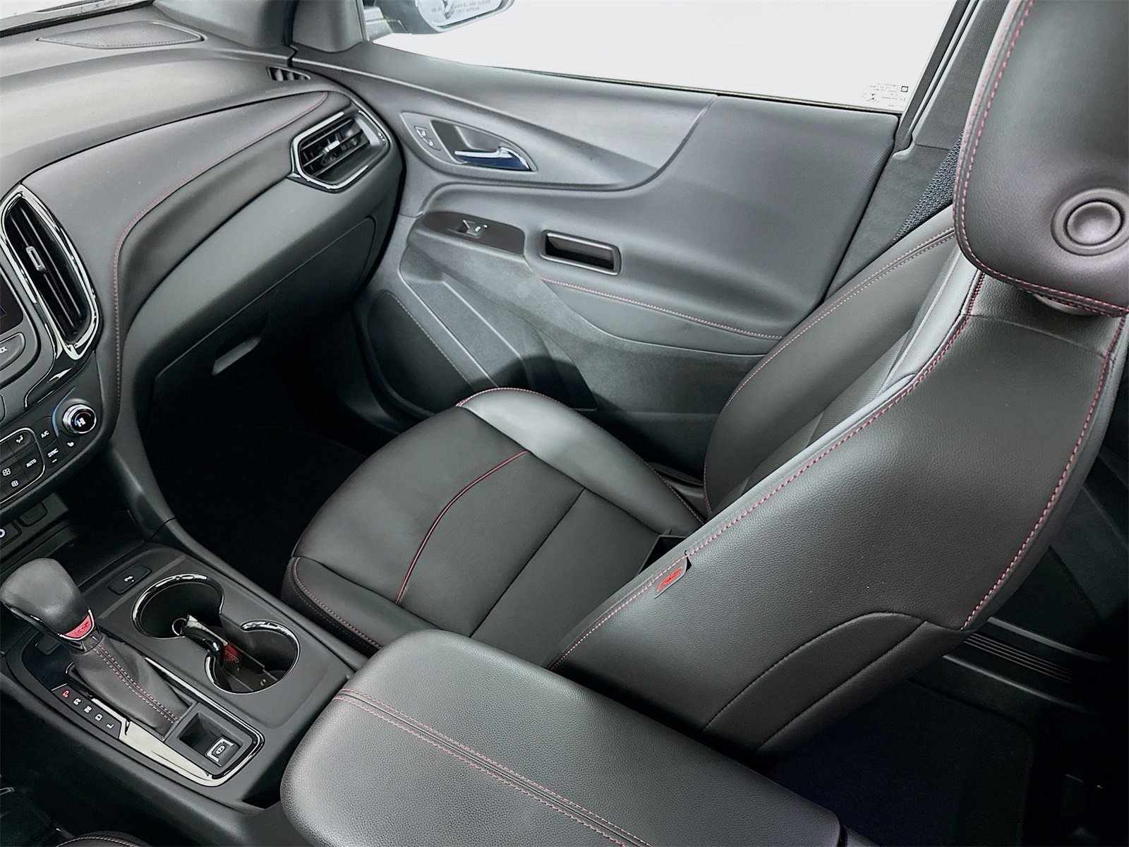 Used 2022 Chevrolet Equinox RS w/ RS Leather Package image 25