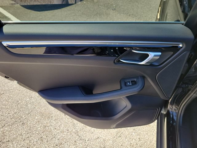 Used 2023 Porsche Macan S AWD/4WD image 11