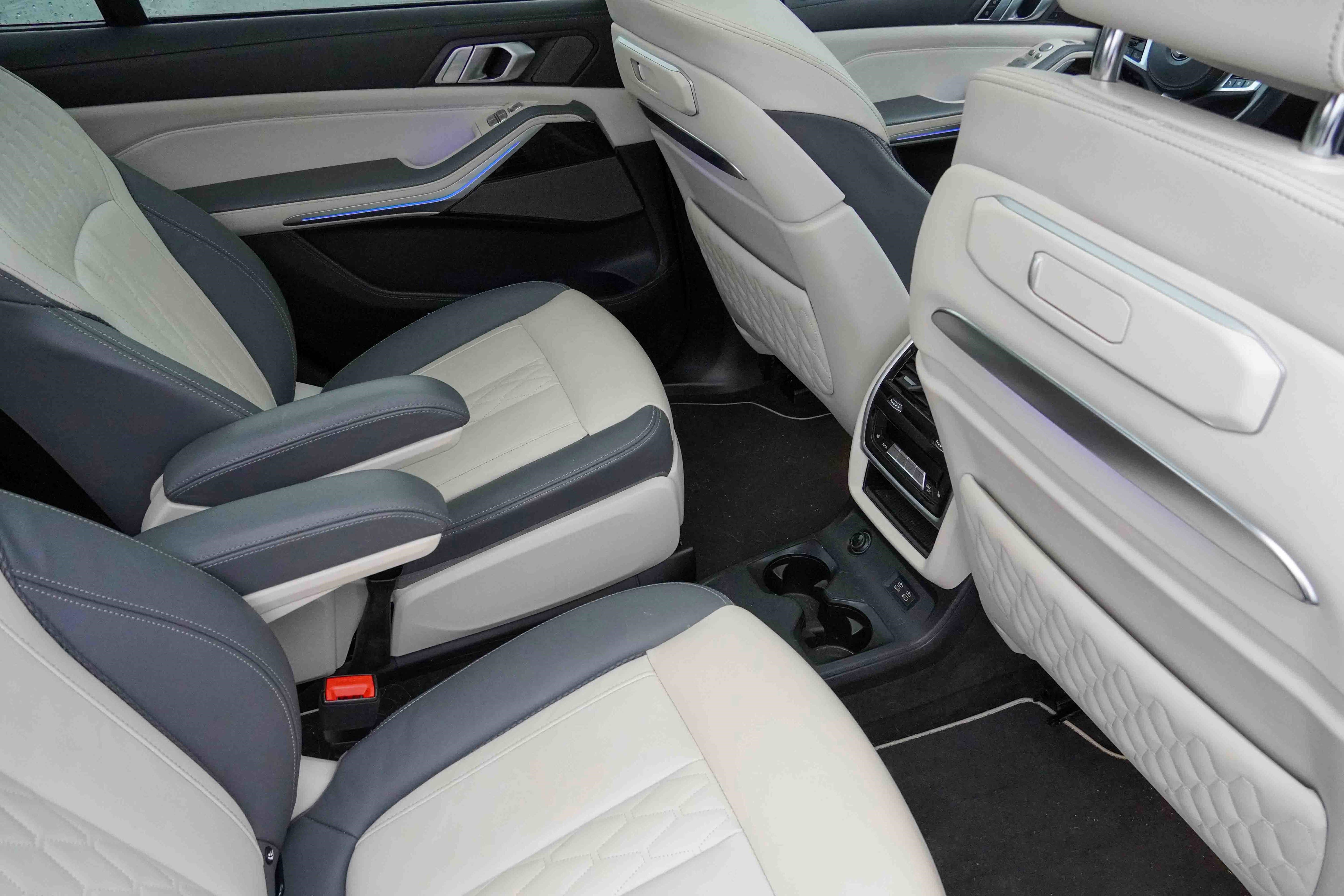 Certified 2023 BMW X7 xDrive40i w/ M Sport Package image 35