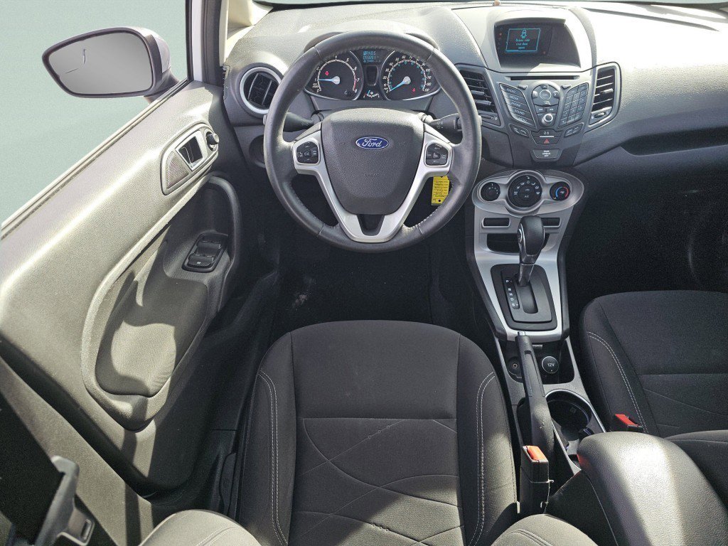 Used 2015 Ford Fiesta SE image 4