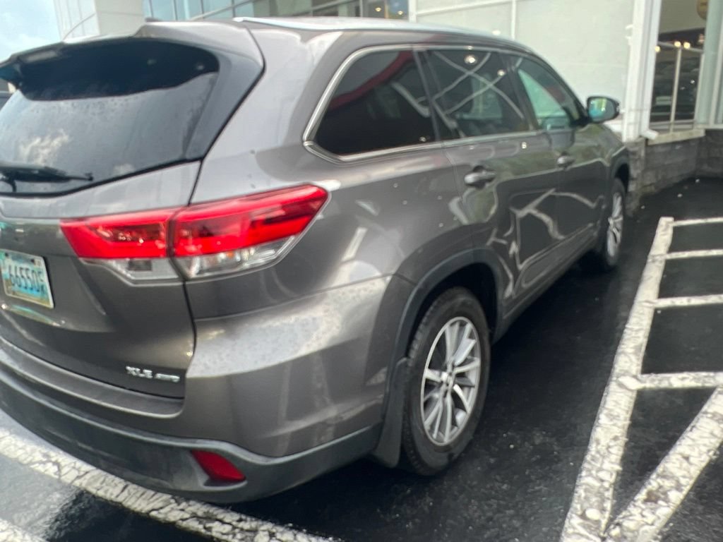 Used 2018 Toyota Highlander XLE AWD/4WD image 16