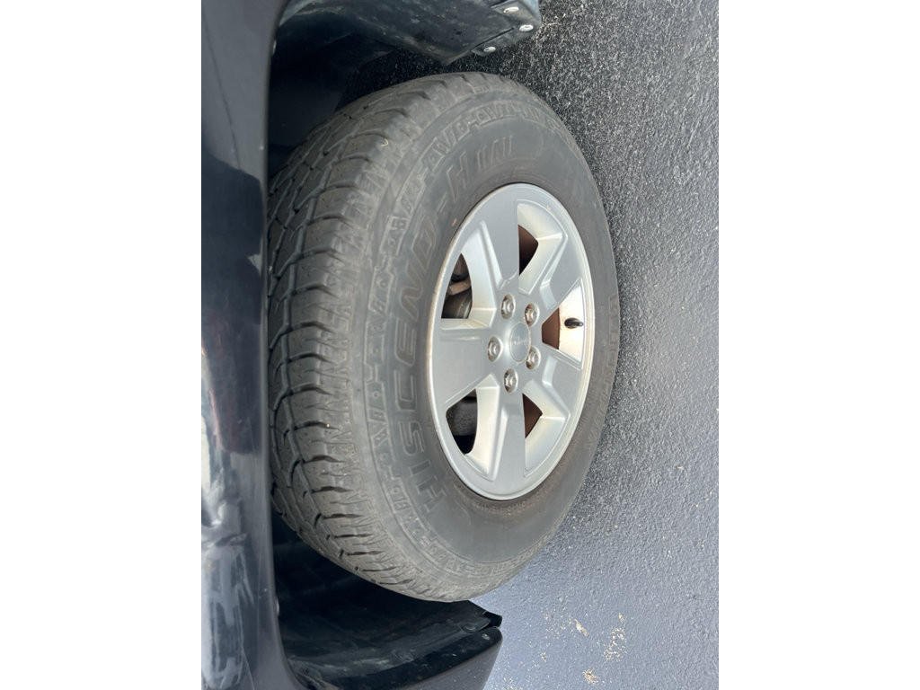 Used 2012 Jeep Liberty Sport AWD/4WD image 38