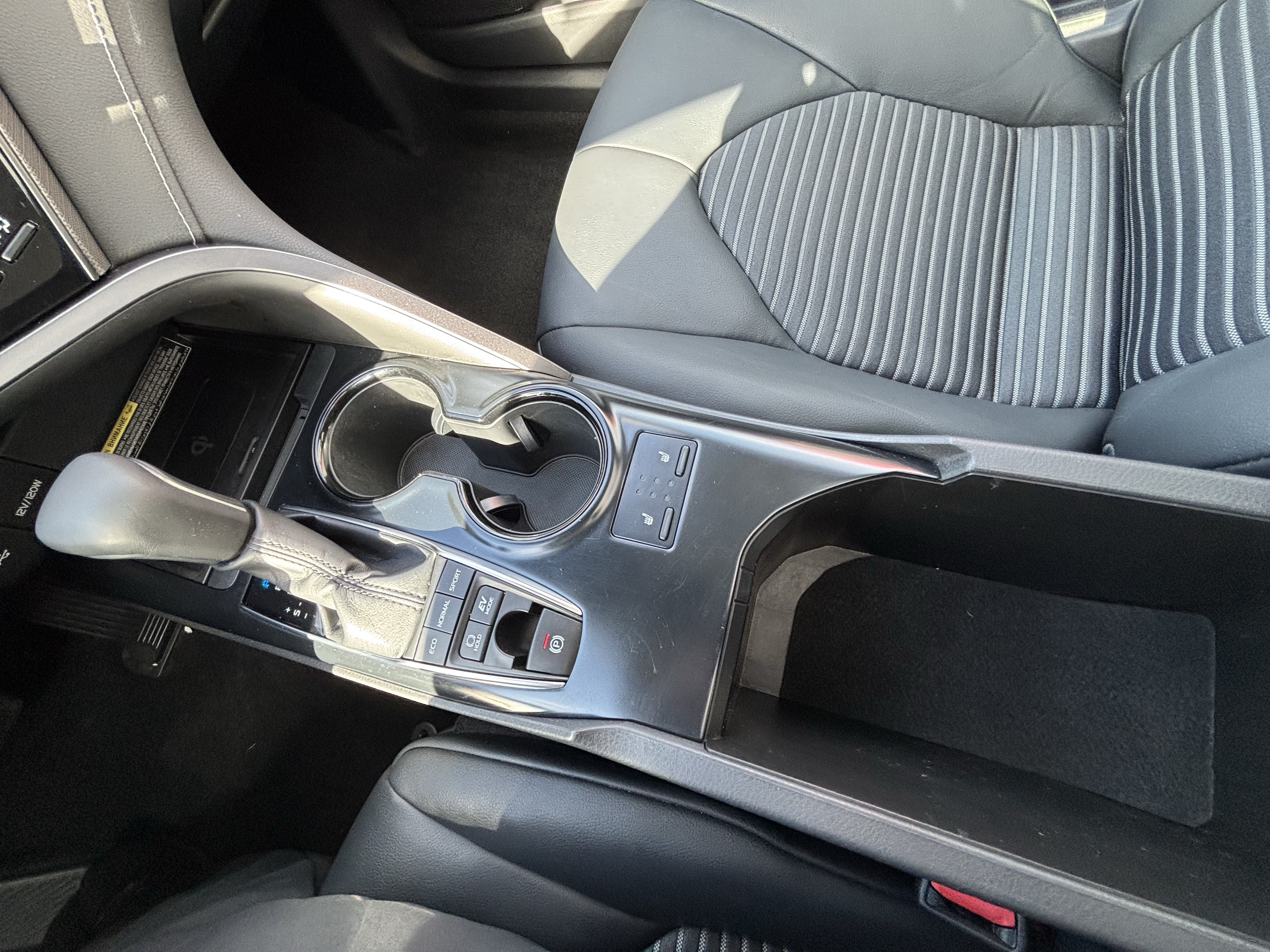 Used 2019 Toyota Camry SE w/ Audio Package FWD image 22