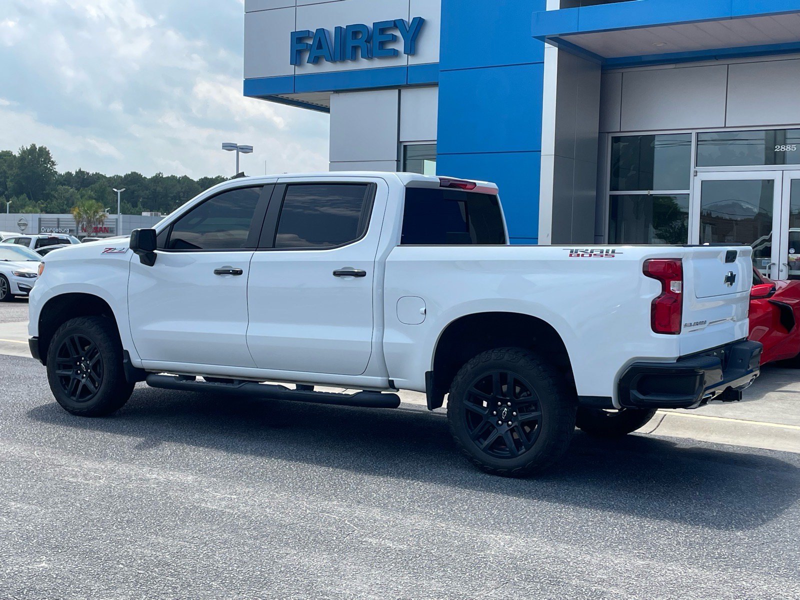 Used 2025 Chevrolet Silverado 1500 LT Trail Boss w/ LT Trail Boss Premium Package AWD/4WD image 3