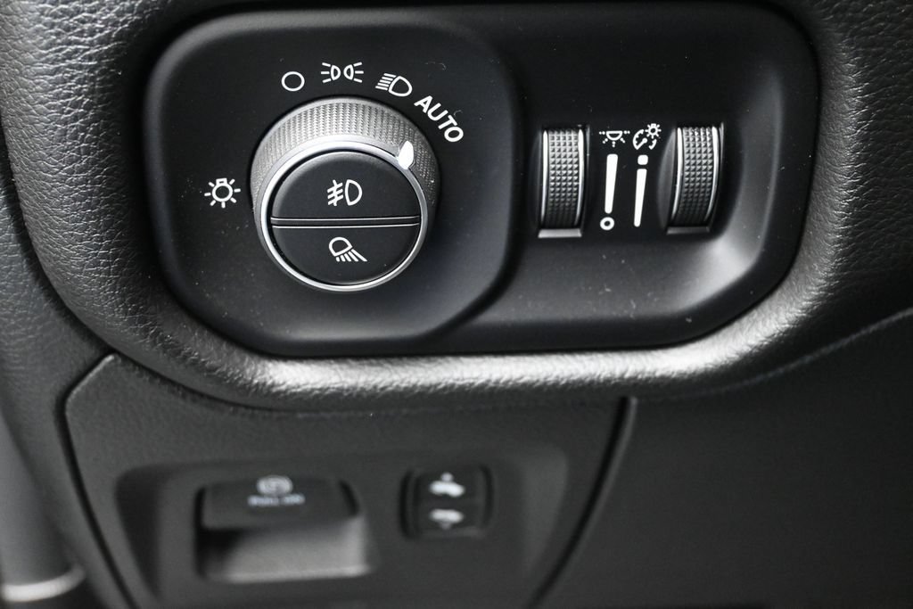 Used 2023 RAM 1500 Laramie AWD/4WD image 11