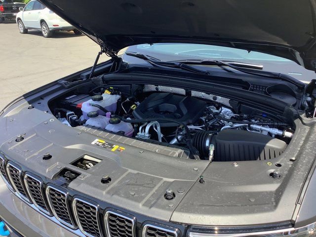 New 2023 Jeep Grand Cherokee Overland w/ Luxury Tech Group IV AWD/4WD image 47