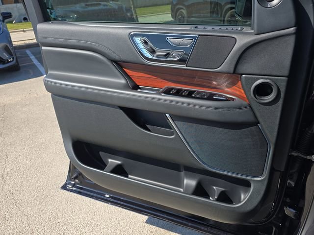 Used 2024 Lincoln Navigator Reserve image 28