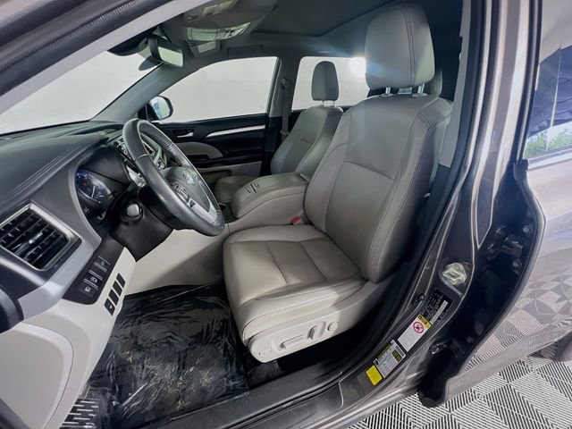 Used 2019 Toyota Highlander XLE FWD image 10