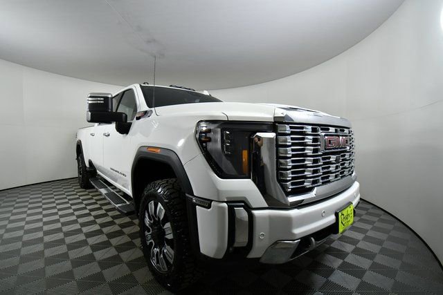 Used 2024 GMC Sierra 3500 Denali w/ Denali Reserve Package AWD/4WD image 8