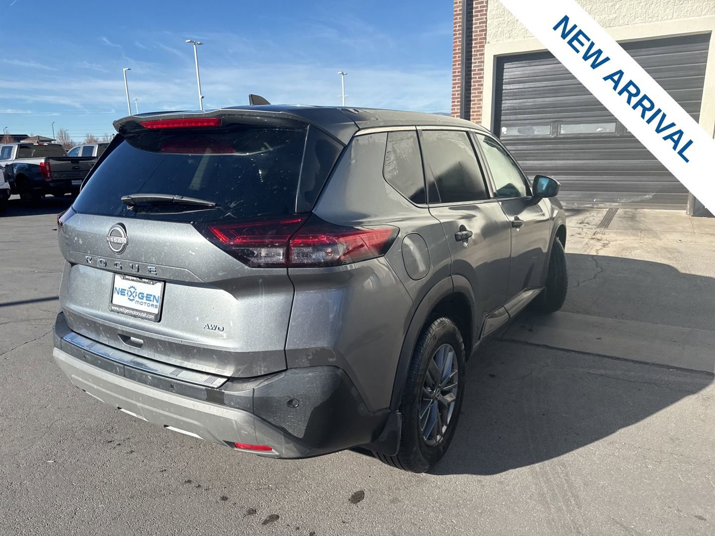 Used 2023 Nissan Rogue S image 7