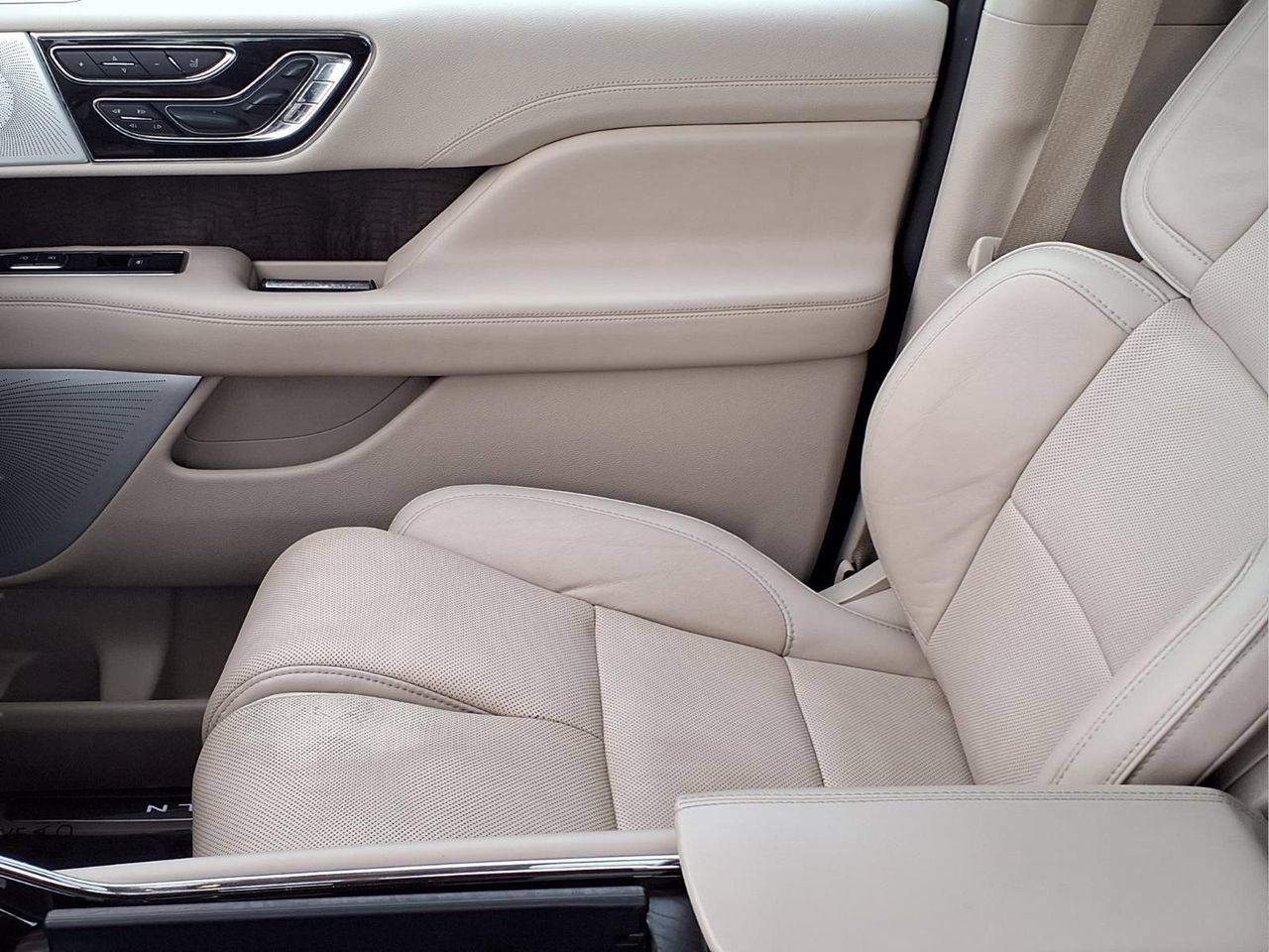 Used 2019 Lincoln Navigator Reserve AWD/4WD image 17