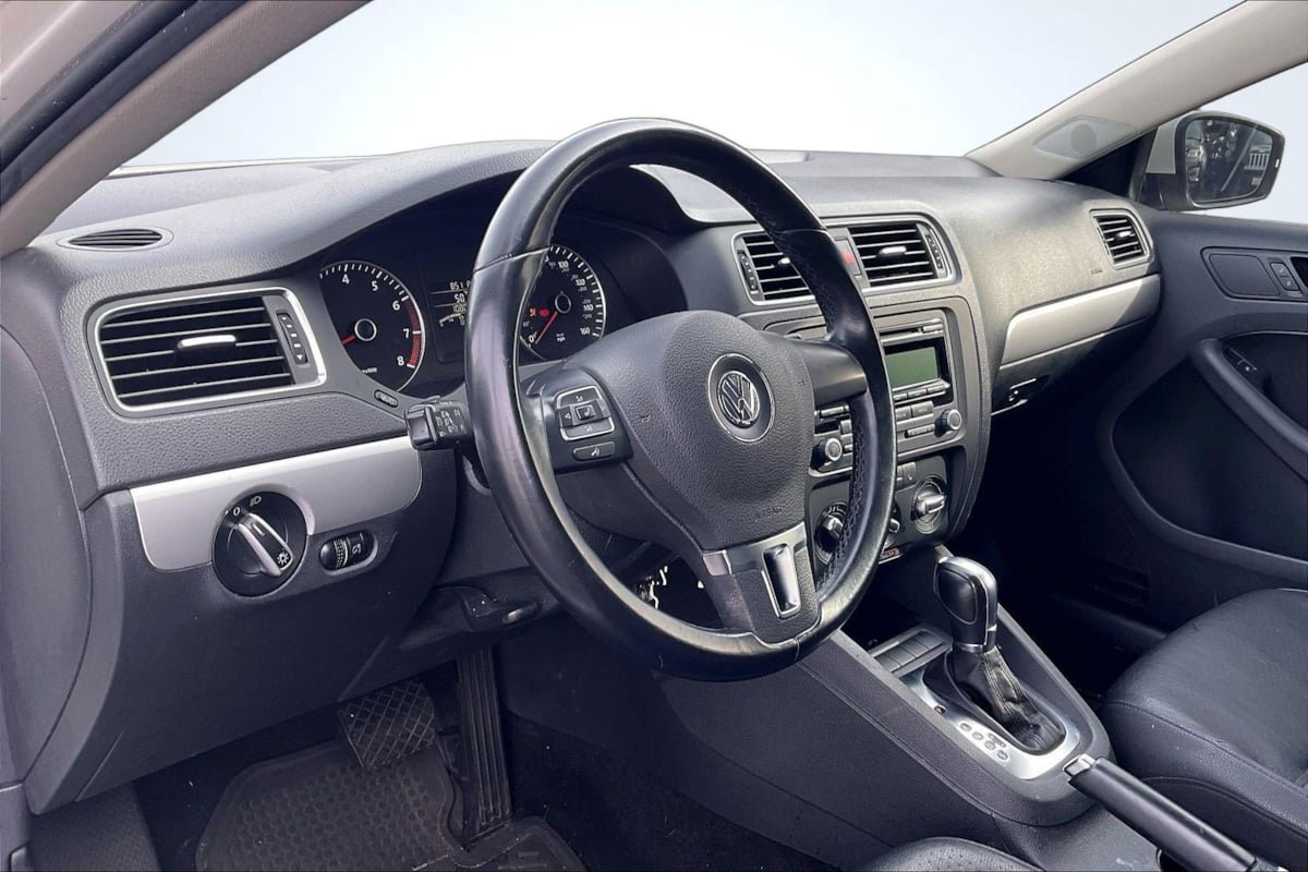 Used 2013 Volkswagen Jetta SE FWD image 14