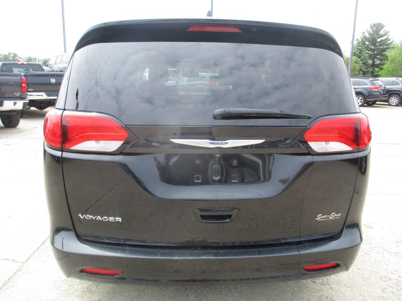 Used 2020 Chrysler Voyager Lxi FWD image 5