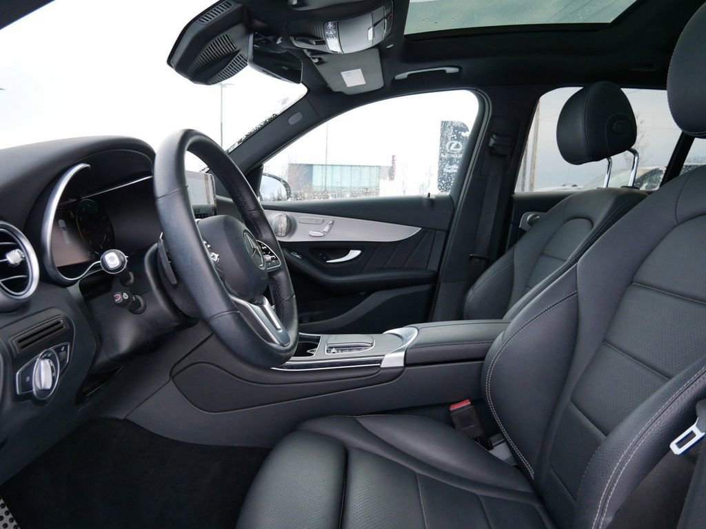 Used 2021 Mercedes-Benz GLC 300 4MATIC image 9