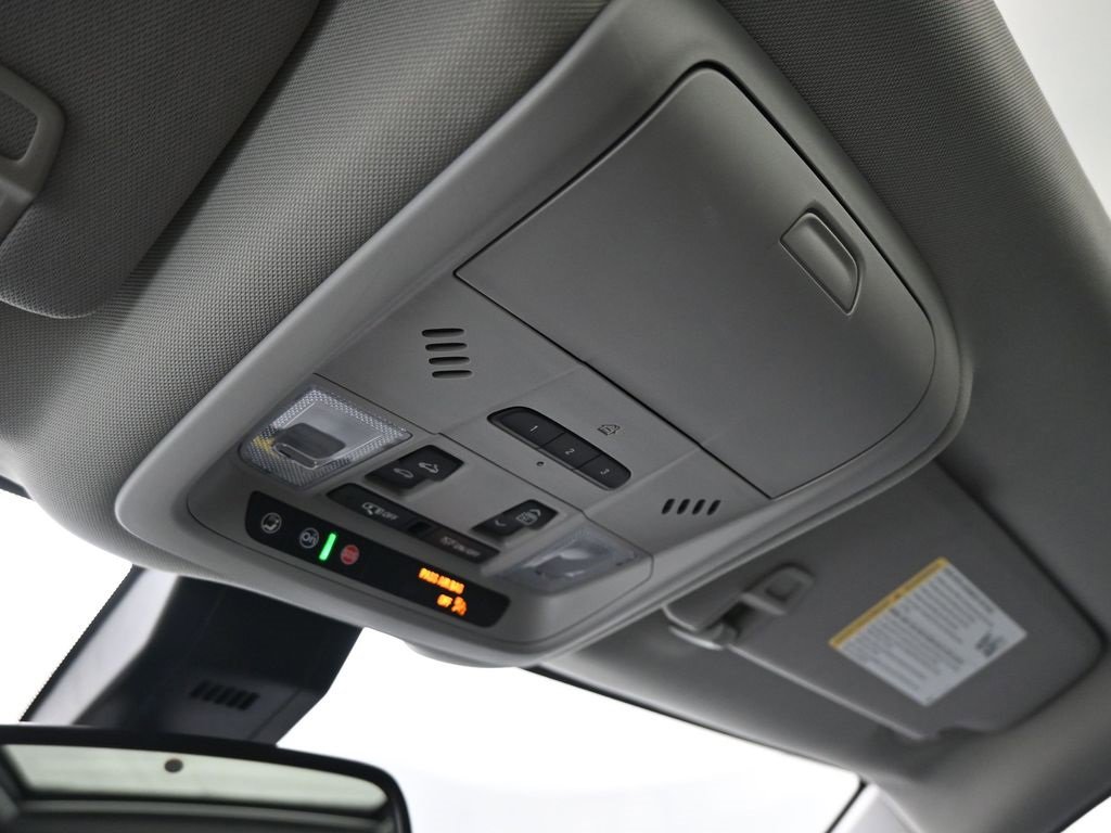 Certified 2024 GMC Terrain SLT w/ Infotainment Package II image 20