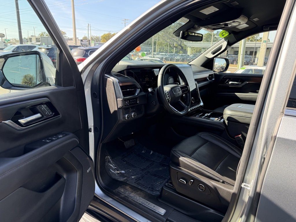 Used 2025 GMC Yukon Denali image 15