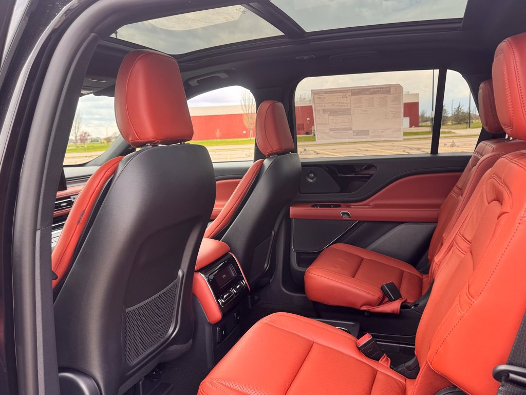 New 2026 Lincoln Aviator Reserve w/ Jet Appearance Package AWD/4WD image 32