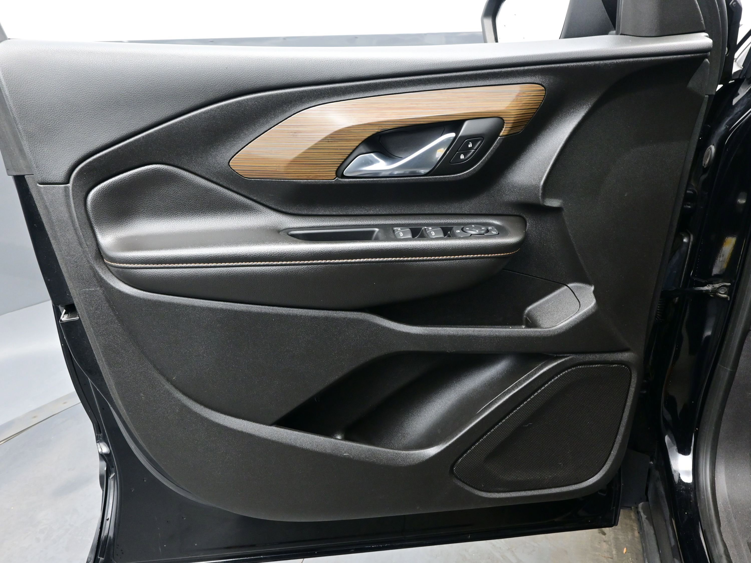 Used 2019 GMC Terrain SLE w/ Driver Convenience Package image 9