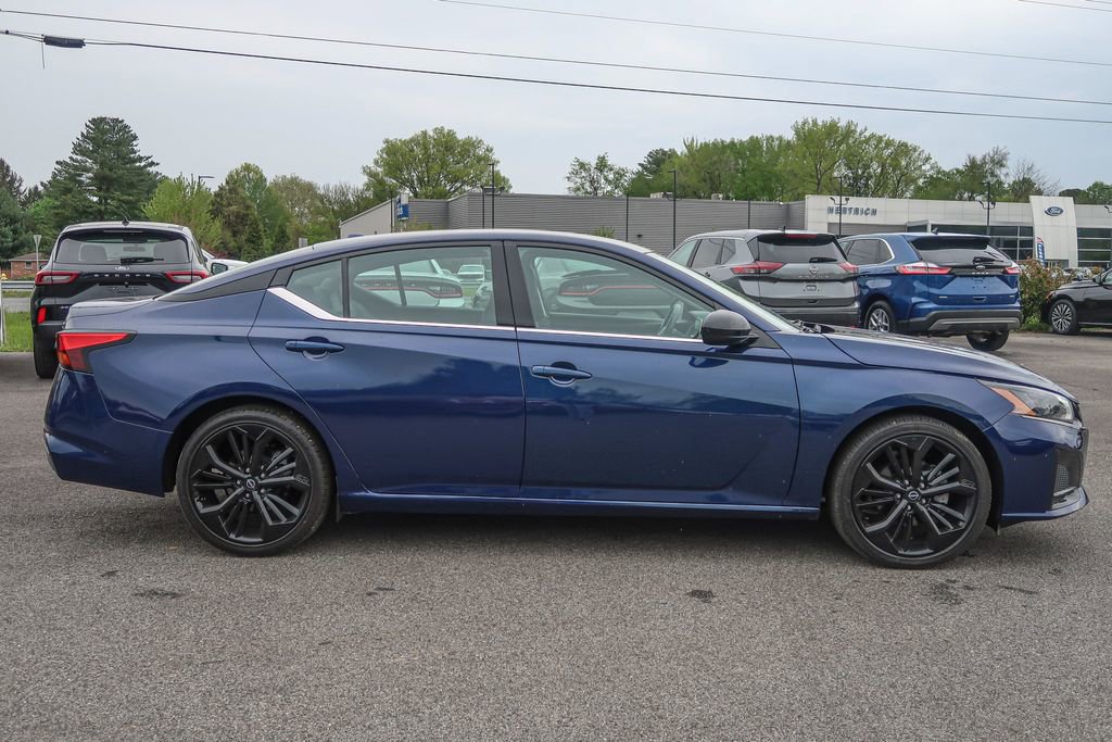 Used 2023 Nissan Altima 2.5 SR FWD image 9